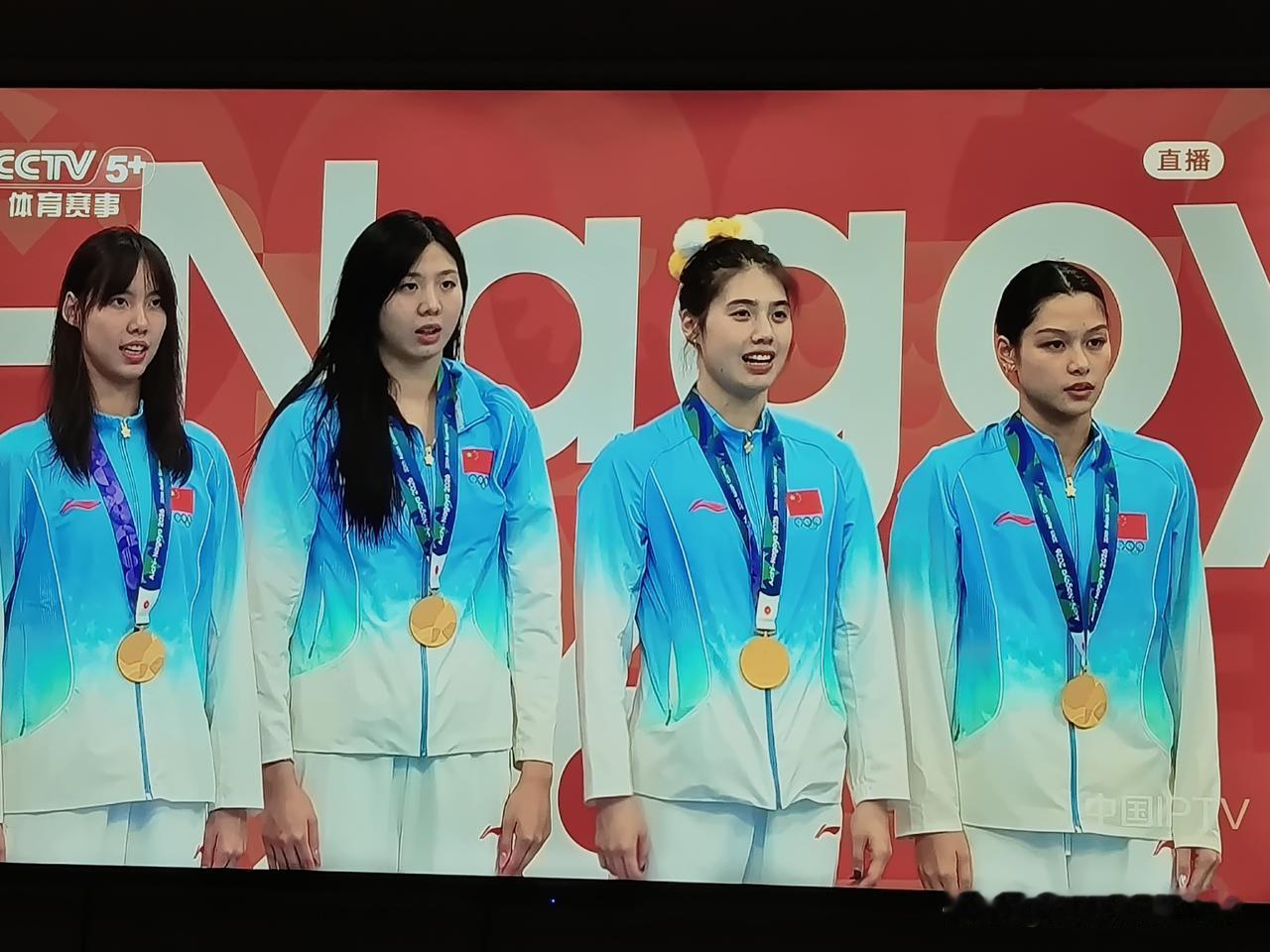 中秋之夜，月正圆，花更美，四朵金花，完美收官。女子4×100米混合泳，中国四个