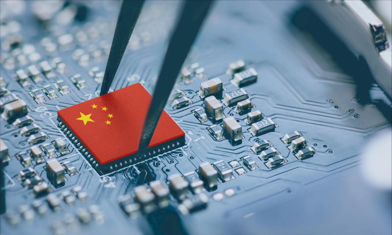 美国彻底坐不住了！西方封锁15年，中国突然宣布突破！半导体圈这两天最热的话题