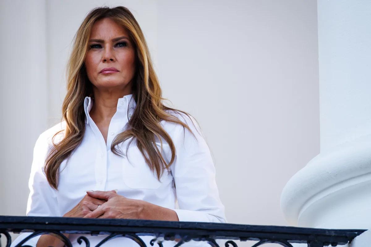 川普婆姨否认自己是爱泼斯坦介绍给川普的NPR的报道基于司法部新公开的大量爱泼