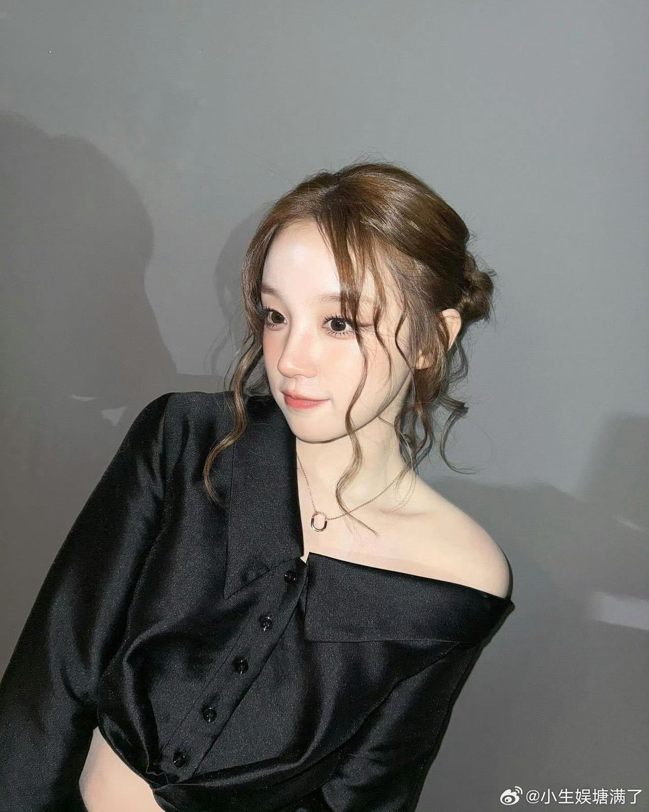 王安宇朋友圈论社交天花板の修养：新剧开播=朋友圈团建，建议下次直接搞弹幕联动！