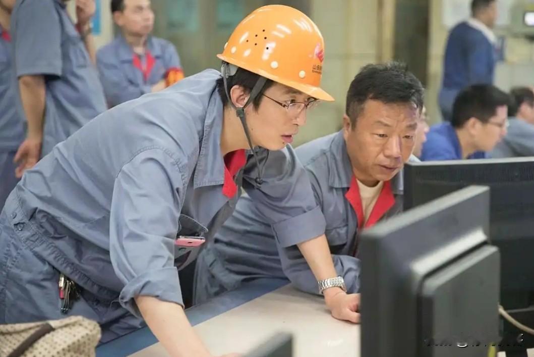 请问：国企的合同工算正式工吗？答案：算，但需要区分合同类型，直接与国企签订劳