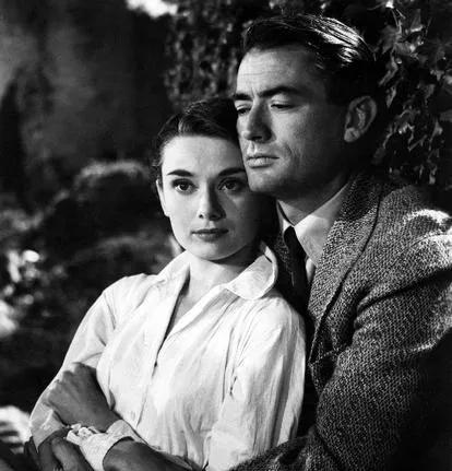 1993年，奥黛丽赫本葬礼上，1位神秘白发老人在她棺木留下深深一吻，随即嚎啕大哭