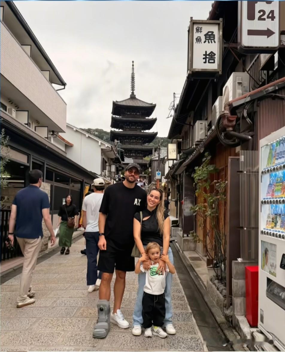 泽卡骨折日本游玩引争议！昨天下午山东泰山足球俱乐部官方罕见的发布了泽卡的伤情