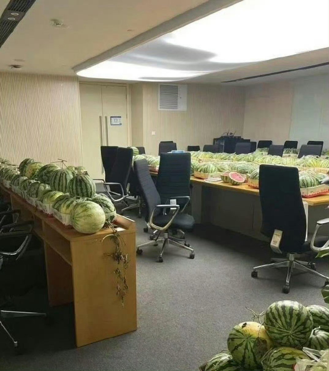 领导要开会，说让我准备点水果。​​​