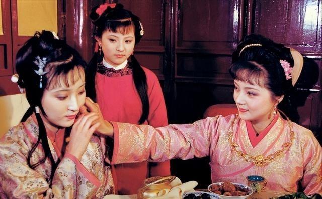 《红楼梦》的结局里，宝玉从牢里面出来，看到了已经沦为船妓的史湘云，而对方也看到了