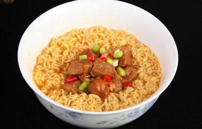 泡面不要和这3种食物一起吃, 最后一个你天天吃!