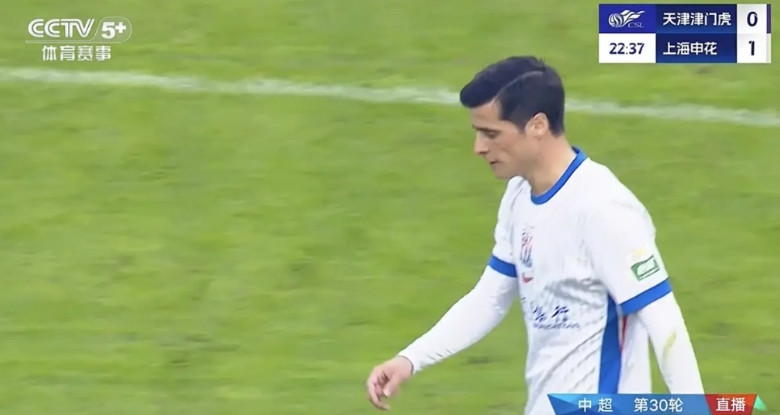 申花能怪谁？怪斯卢茨基的固执和呆板？怪他在关键比赛屡屡掉链子？怪阿马杜路易斯