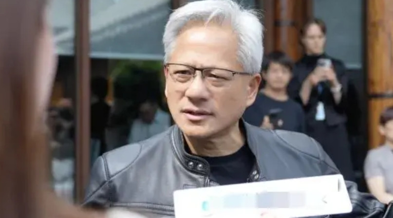 身价1500亿的黄仁勋，费尽力气把自己搞上热搜，结果大家不关心他的言论和股票，关