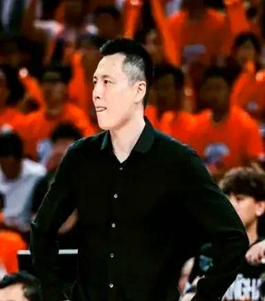 上海队主教练卢伟昨天接受采访时说，球队总决赛少了两个外援。卢伟那颗悬着的心总算
