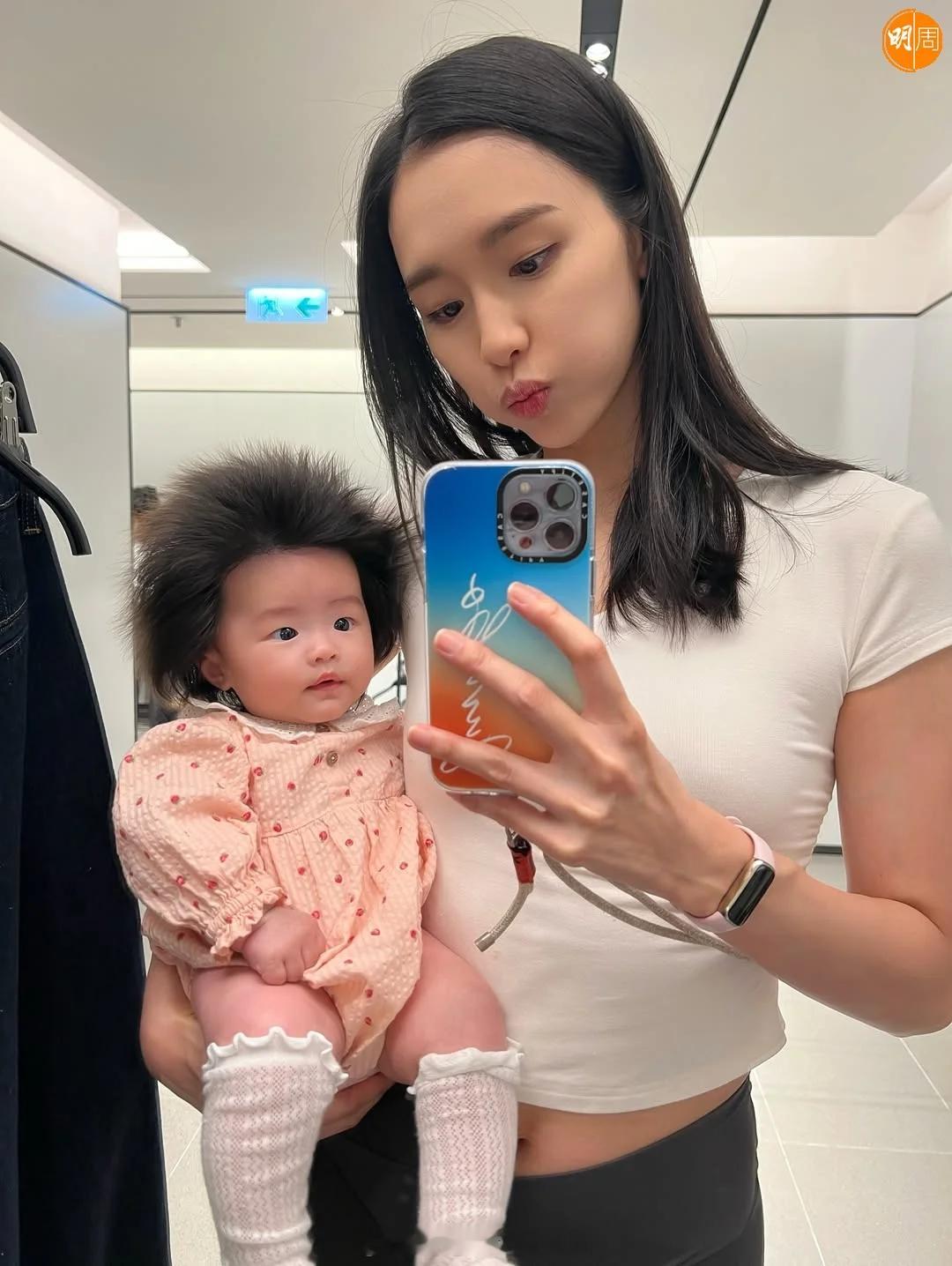 曾淑雅4个月大囡囡炸头超得意　自然向上竖起不可以梳直落来曾主持TVB节目《3日2