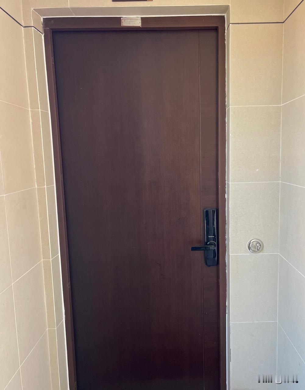 一个小时赚16块你们觉得怎么样我觉得送外卖风险大，风里来雨里去，在车流