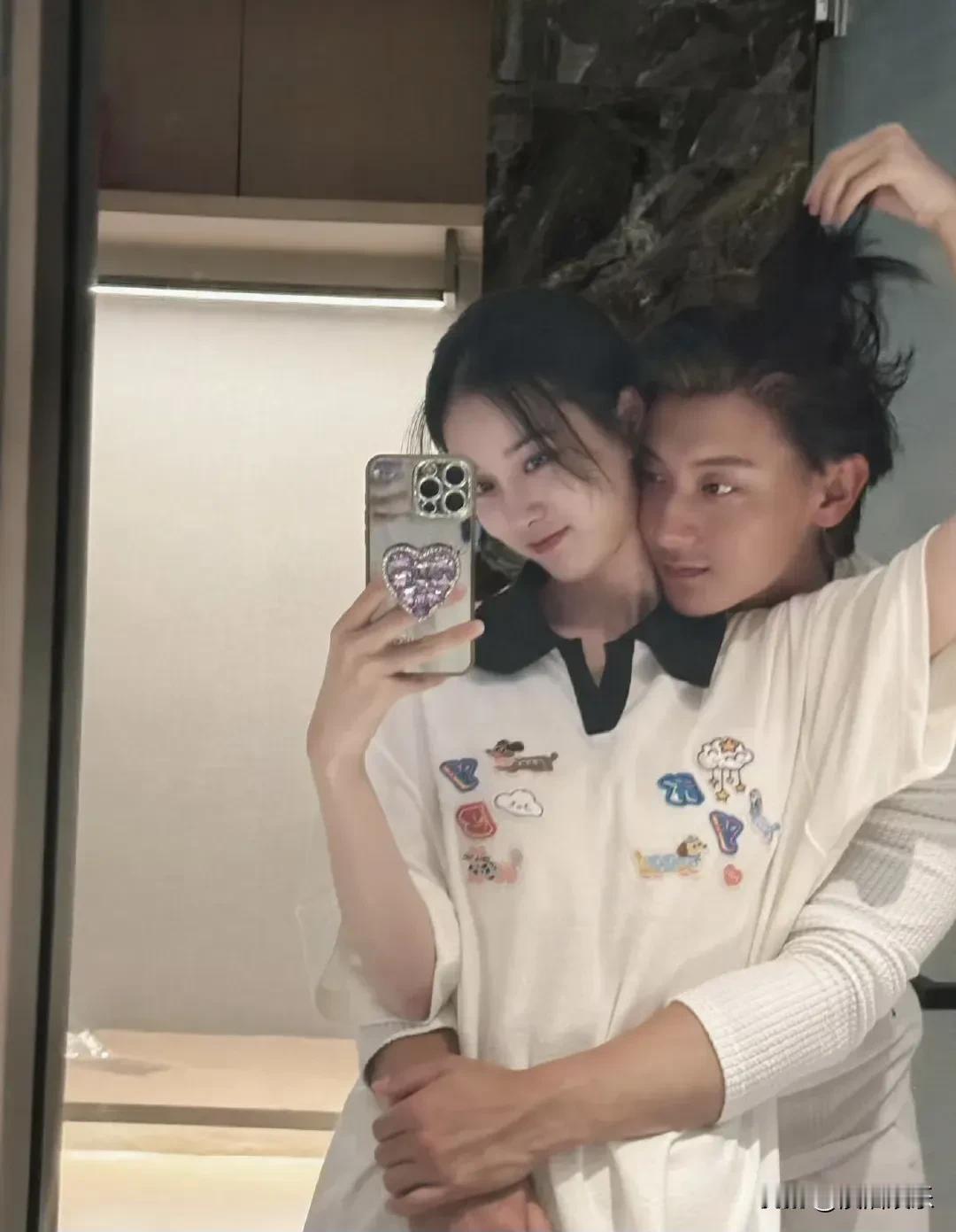 黄子韬真的恨不得让全世界都知道徐艺洋是他老婆，因为他把两个人私下搂腰抱在一起的私