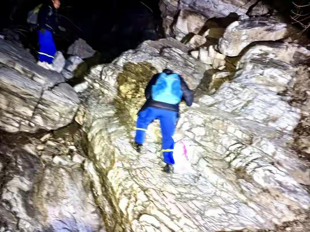 近日，房山蓝天救援队遭遇“扎心事”。11月20日晚，他们完成一起救援准备回撤时，