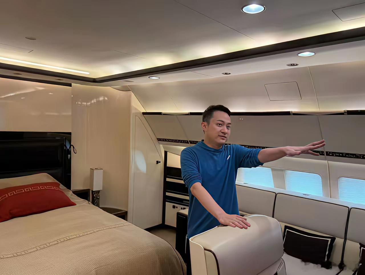 一个冷知识孙宇晨和景甜乘坐的A330私人飞机(空客ACJ330)是从前中国首富许