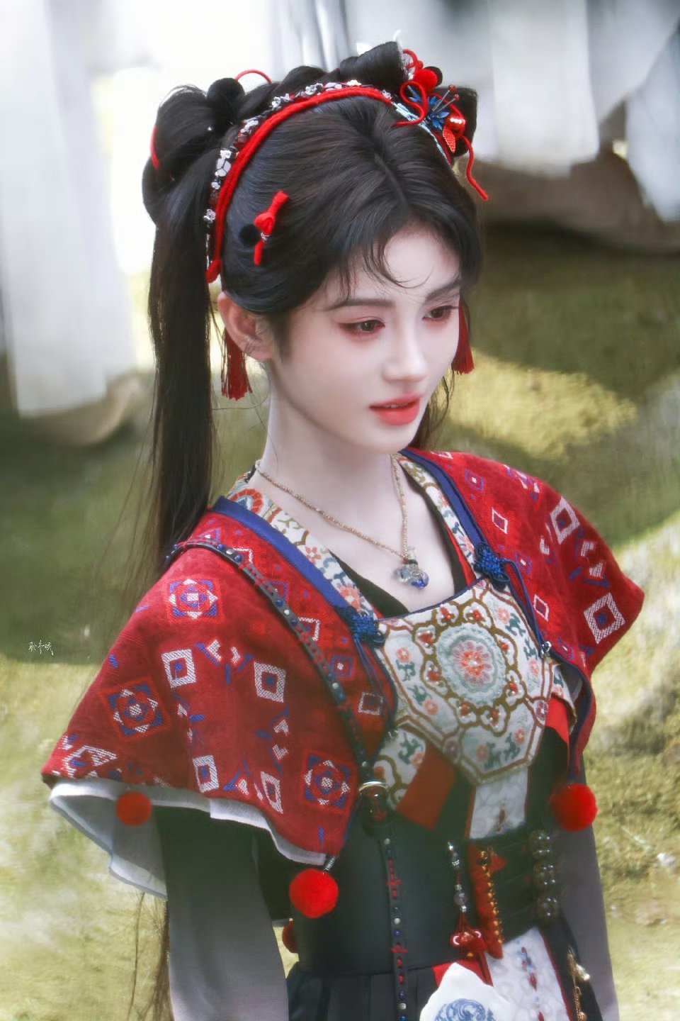 鞠婧祎阿黛造型红色小灯笼鞠婧祎[捂眼睛][捂眼睛][捂眼睛]这个阿黛好萌​​​