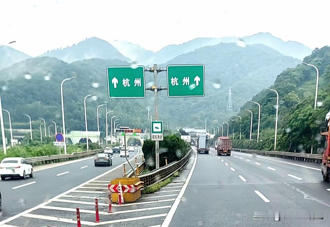 很多司机，看到这个路标就懵了[捂脸哭]