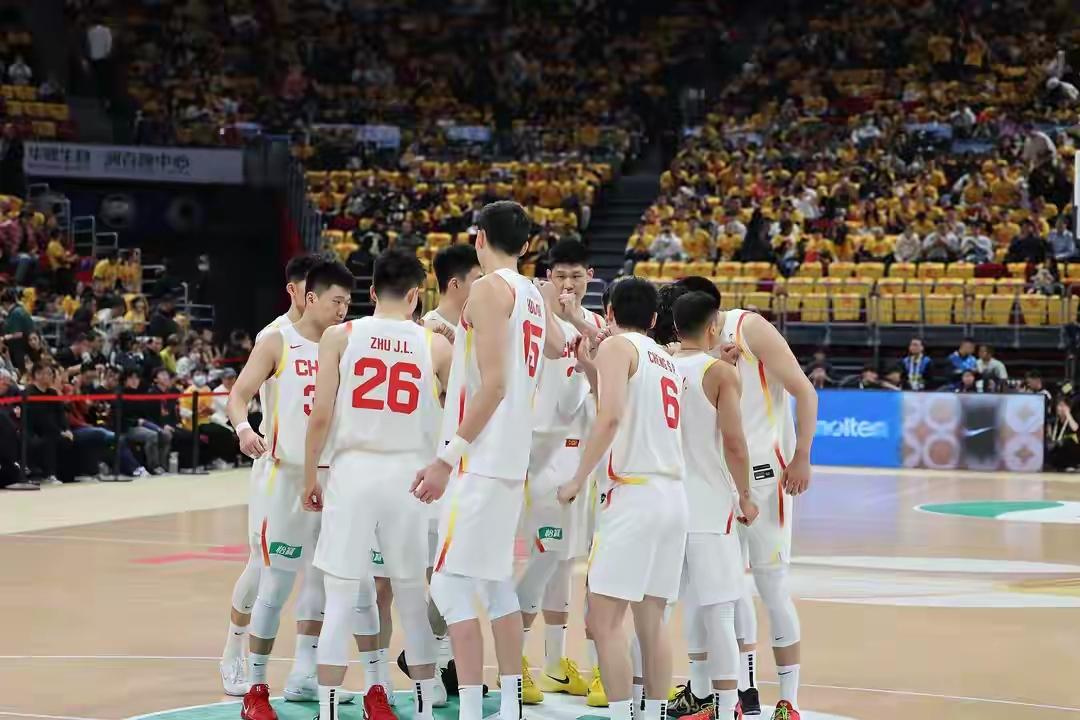 从邀请变征召，今后拒绝为国家队效力将被惩戒！也许是中国男篮在世预赛中的两场比