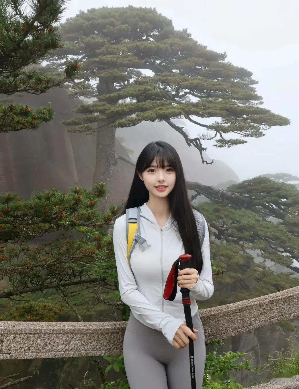 登山时天气还是挺凉快的[大笑][大笑][大笑]