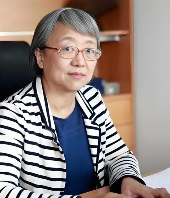 “我从不后悔加入美国国籍！”1977年上海“高考状元”袁钧瑛，曾以公费赴美留学，