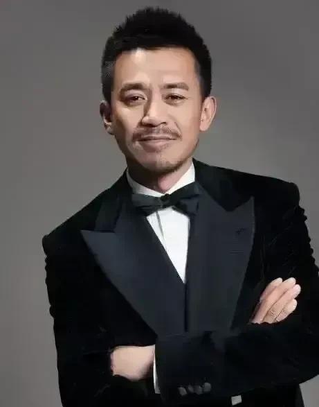 2009年，38岁的王学兵和31岁的孙宁结婚。婚前，王学兵把房产和全部财产转到母