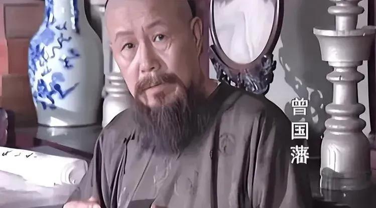 曾国荃劝曾国藩率领20万湘军精英，攻破北京，恢复汉家江山，建立曾家王朝。曾国藩苦