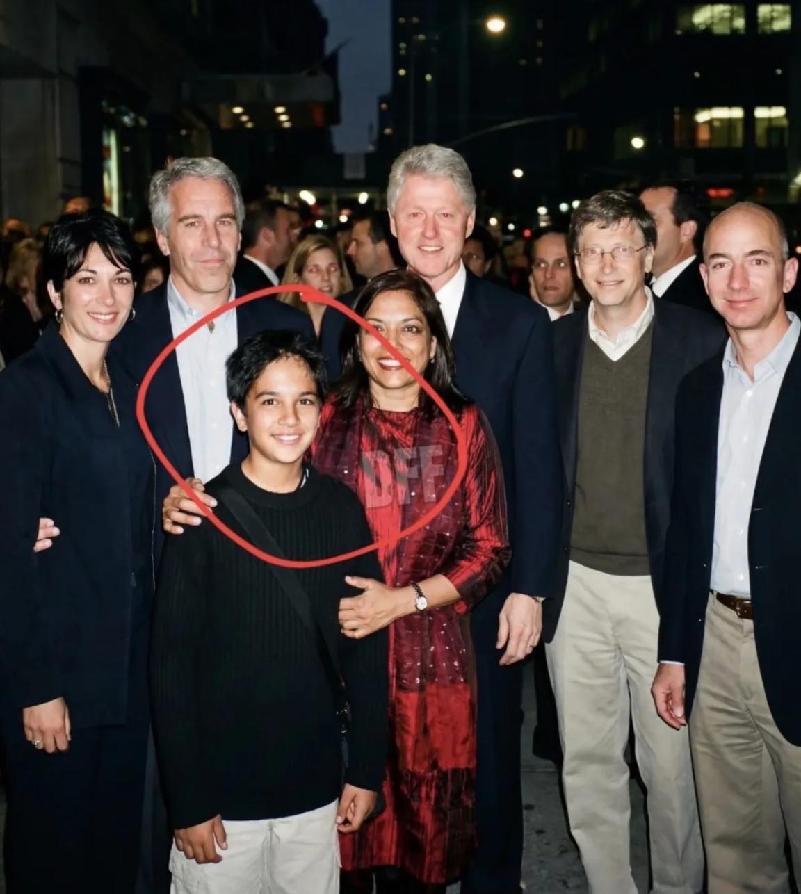 真没想到，原来纽约新市长的背景这么深。永远不要相信，在美国会有一个纯草根，能