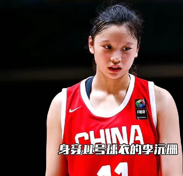 李沅珊确实是鹤立鸡群。昨晚中国女篮半决赛资格赛，再次大胜菲律宾，曾经对阵新西兰夺
