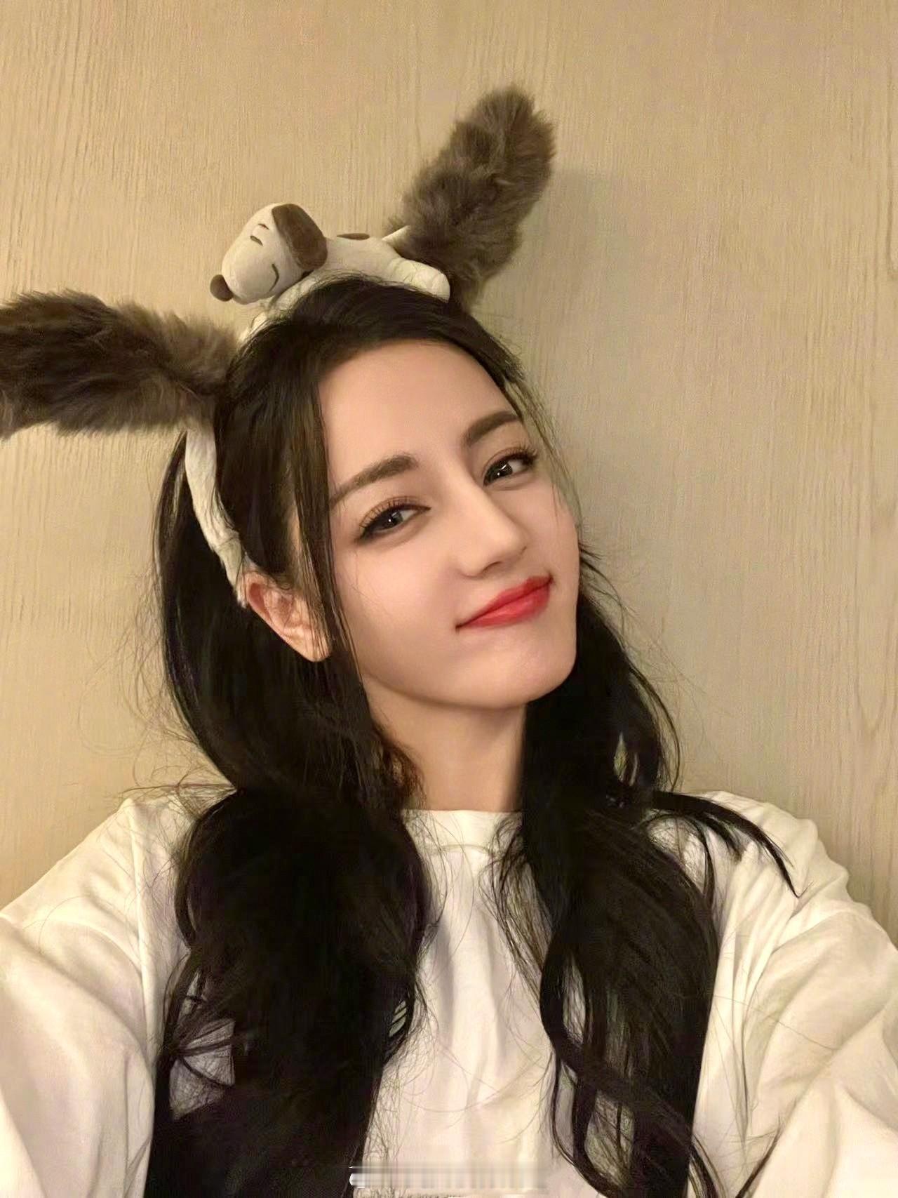迪丽热巴白衣美照上线