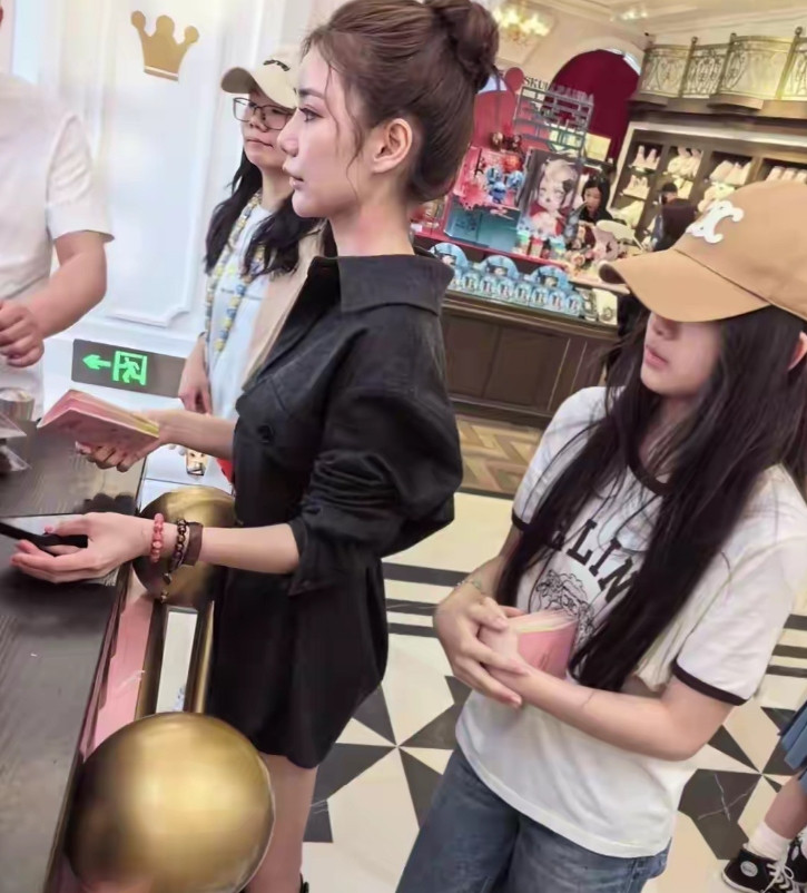 别再纠结小玥儿姐弟俩为啥没出席汪小菲婚礼了，其实这是最聪明的决定！要知道，汪