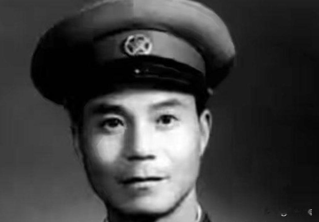 1937年，西路军伤员刘克先正在街边讨饭，一个国民党士兵走了过来，上下打量了一眼