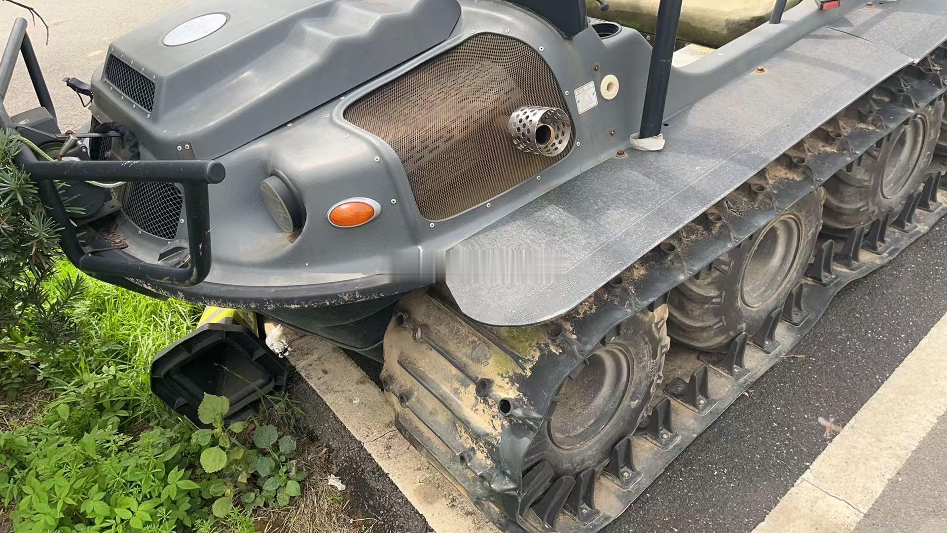 在南方某地派出所里看到的，由于当地环境就这样，所以这种车很多，当地在滩涂里作业都