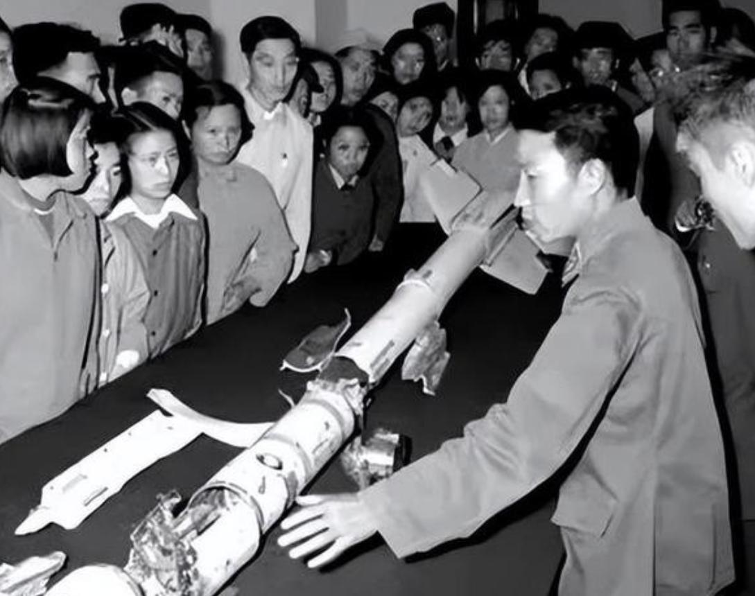 1958年9月，赫鲁晓夫强烈要求中国政府，立马将国民党空军坠落在中国境内的一枚导