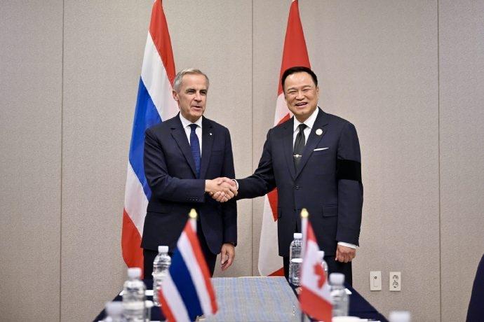 10月31日晚上，加拿大总理和泰国总理单独会晤了！从曝光的画面我们可以看出，泰