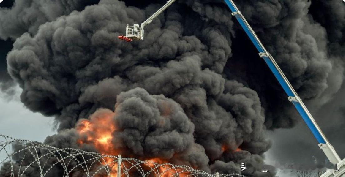 乌克兰摧毁了莫斯科地区三条俄罗斯输油管道！11月1，晚间看点，据乌克兰通讯社