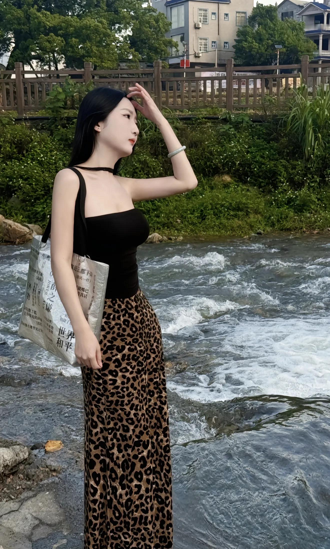 溪水会流向远方，而我，只想停在你心上。