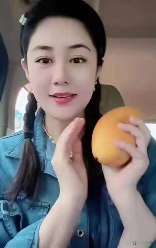 当年不听赵本山劝，执意嫁"富豪"的王小蒙，14年后说出扎心实话》 当年的接亲