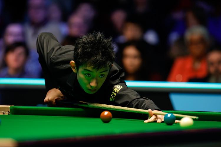 手感火热! 吴宜泽6-0零封霍金斯, 晋级斯诺克国锦赛4强