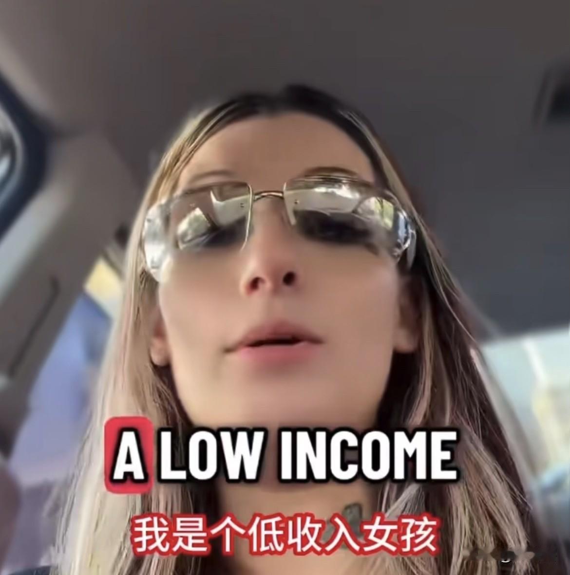 【美国单亲妈妈崩溃，等候了7年的公寓因为22美元流产】一位美国单亲妈妈伤心的表