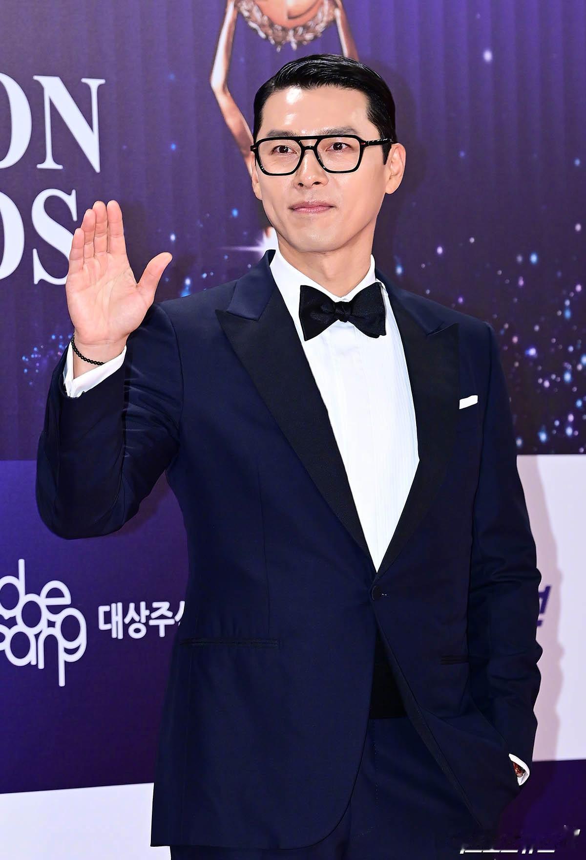 红毯，玄彬、孙艺珍、林允儿、金所泫、韩志旼、李帝勋、薛景求、曹政奭、朴正民等亮相