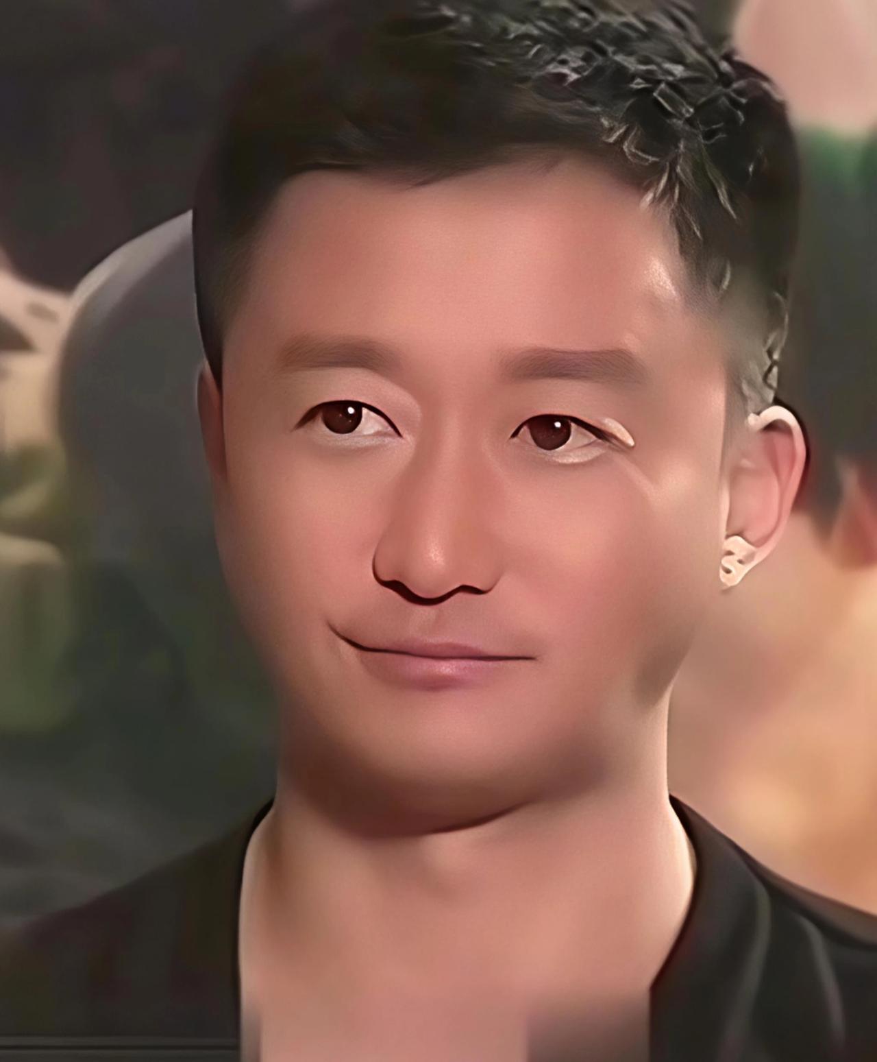 爱新觉罗吴京长了一张娃娃脸，一部电影拍火之后，也成了资本大V，有底气了么，然后就