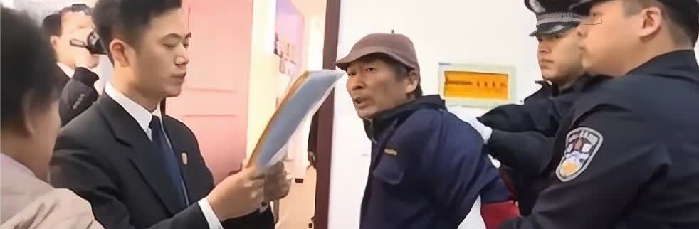 [点赞]“不给一个亿，绝不搬走！”2009年，上海一男子多年啃老，眼看父母去世