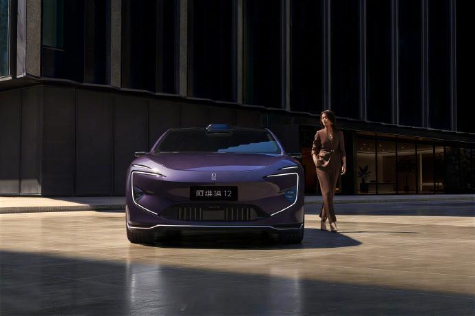 新阿维塔12重新定义时代好车阿维塔在原创这块一直是做得比较好的。原创设计很难，