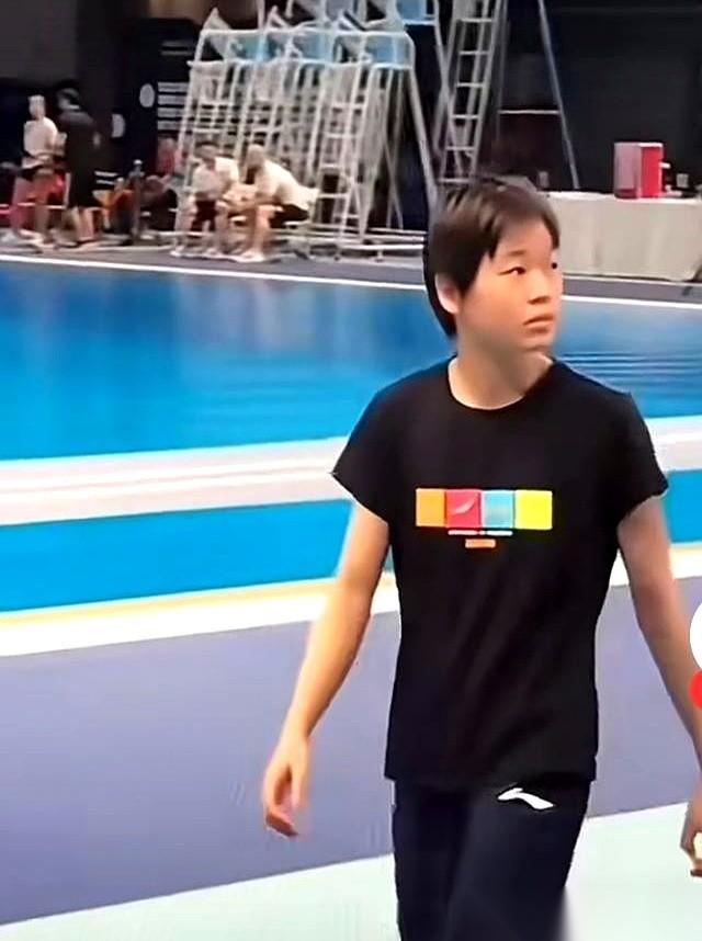 发育关，这三个字，对跳水运动员来说，比十米台还恐怖。全红婵终究还是迎头撞上了。