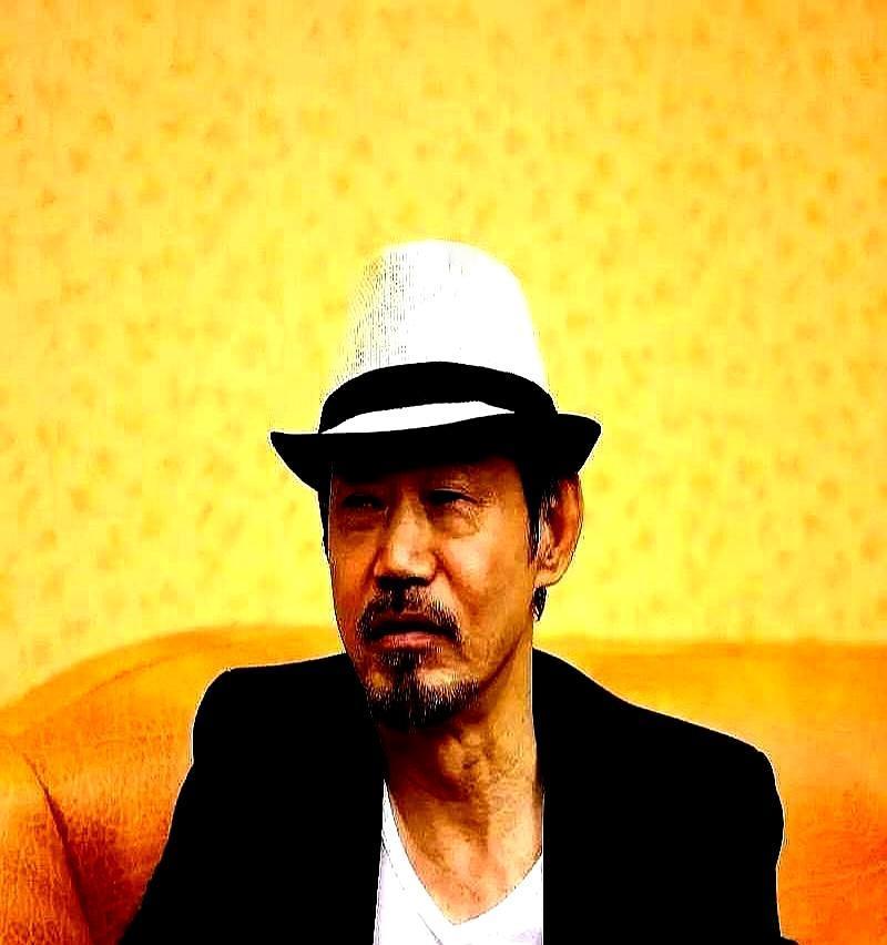 成龙给800万请他，他扭头就走。很多人都说元华是不是老糊涂了，放着钱不挣。