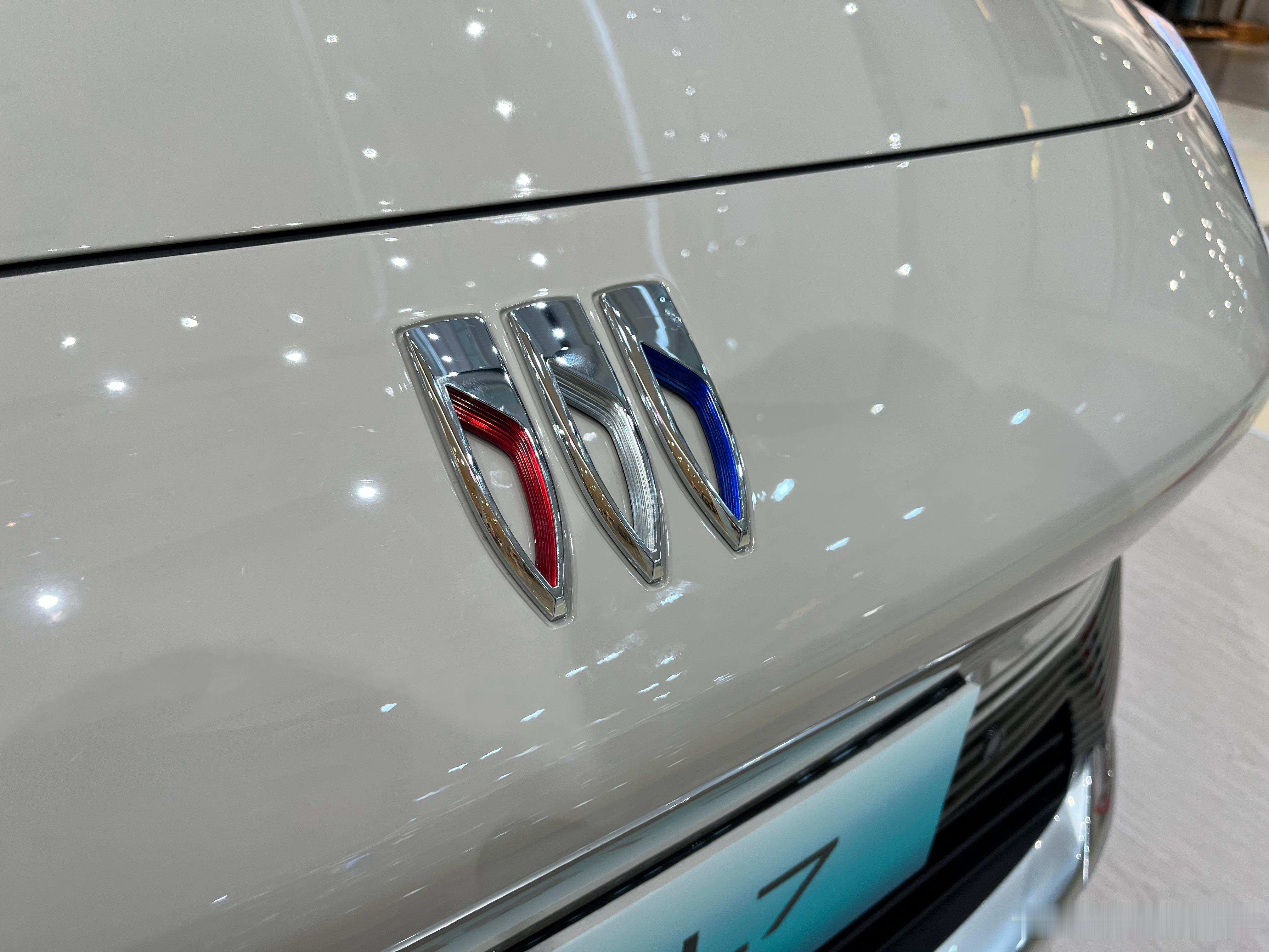 加上两个定语，似乎别克至镜L7就是唯一。如果你就想买合资豪华轿车，至镜L7恐怕是