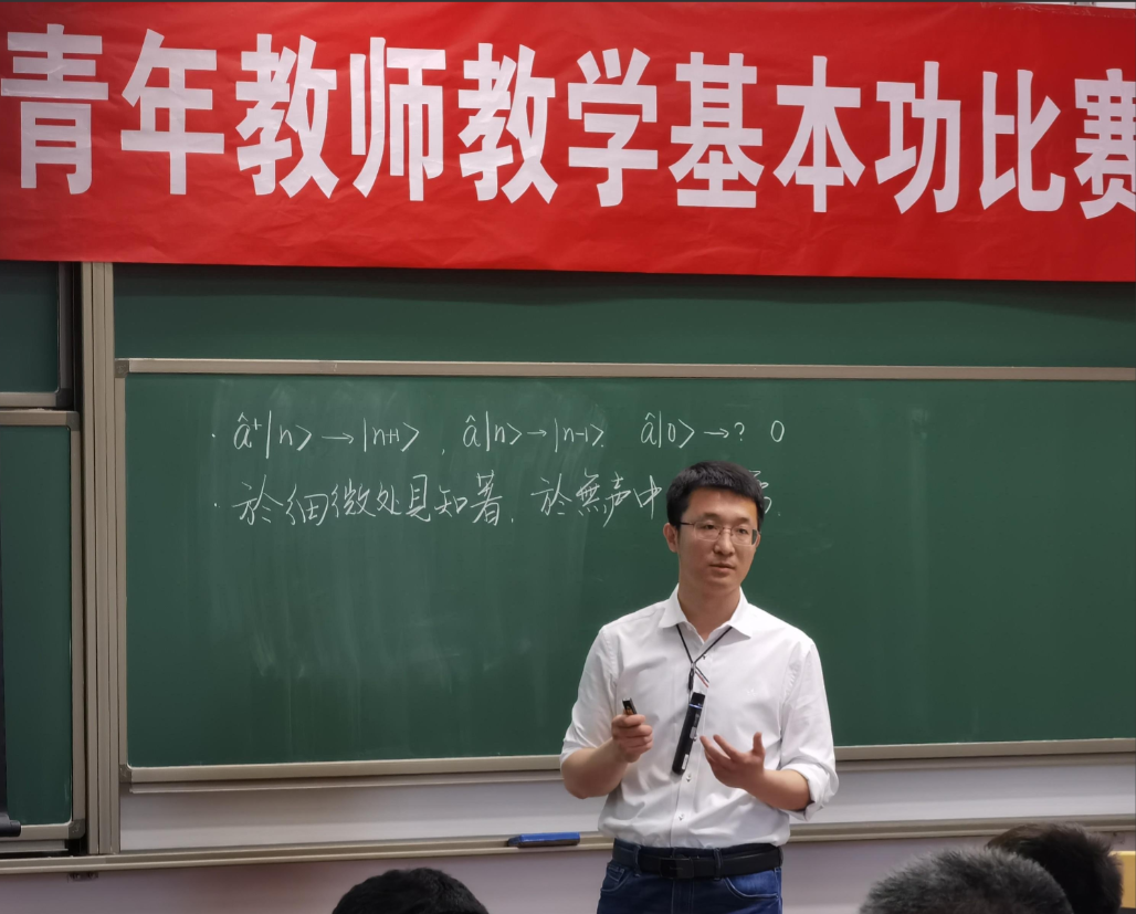 大学的奇怪现象：50多岁的老师的躺平，20岁的学生在内卷。一直以来大众的印象里