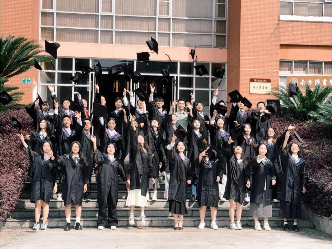 1270万毕业生涌入市场，AI抢饭碗加剧，初级程序员已被替代一边是12