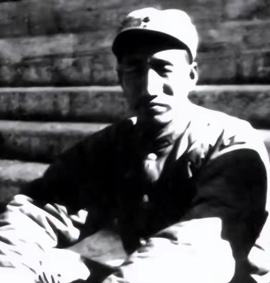 小镇惊遇：耿飚一声呼喊，藏着徐向前西路军脱险的血泪1937年，耿飚发现混迹