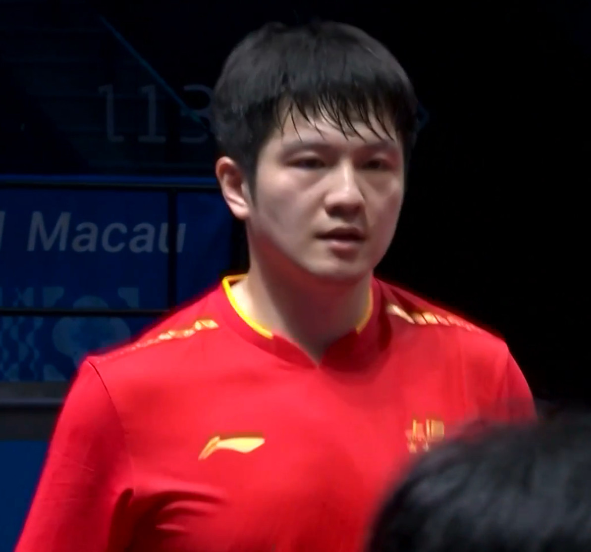 邓亚萍老师的解说太有意思了：樊振东的打法很厚实，当然，他看起来也很厚实。但是今天