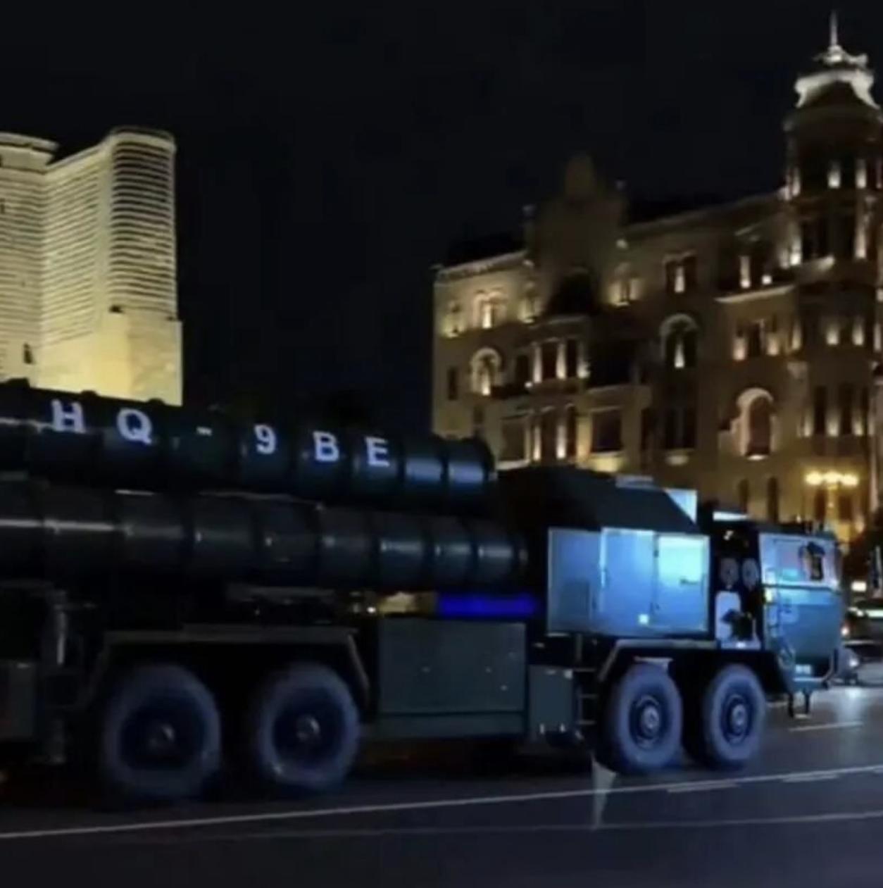 阿塞拜疆这是一点都不藏啊。深谙，公开亮相，也是一种威慑。阿塞拜疆展示的这